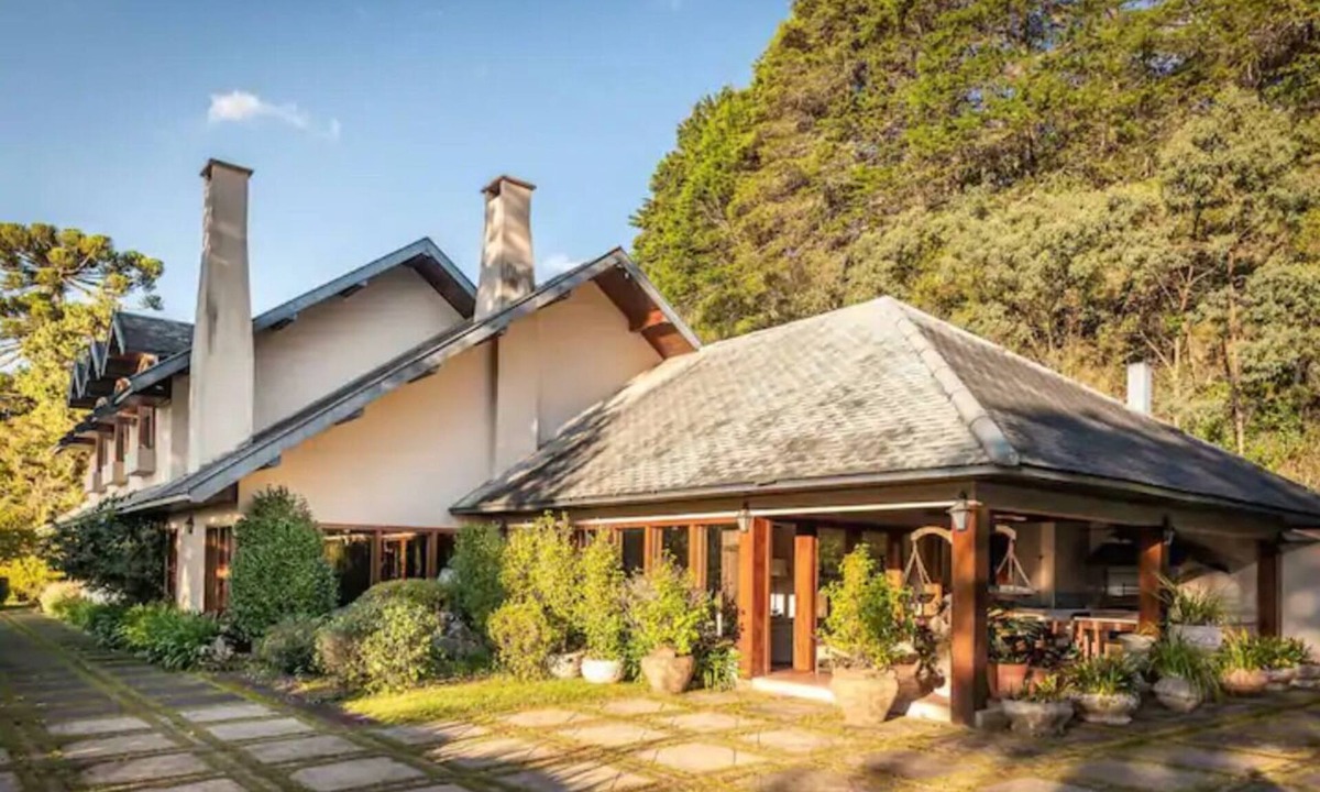 Campos do Jordao House | Cozy Swiss-style mansion in Campos do Jordão