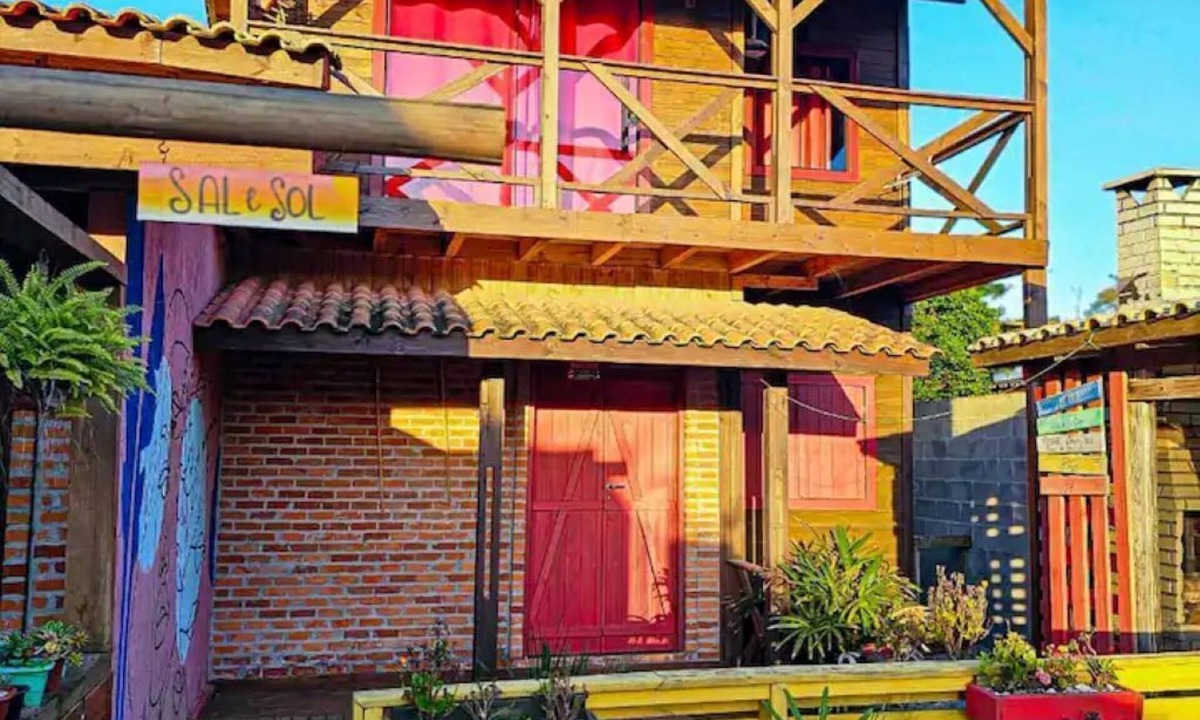 Praia do Rosa Ski Chalet | Cristo Rei Residence (Salt and Sun Cabin) Praia do Rosa