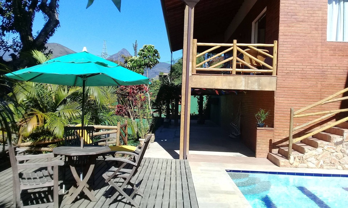 Nogueira House | Discover the charms of the mountains. House in a beautiful gated community in Itaipava.