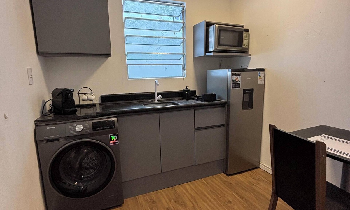Centro House | Downtown Florianópolis, everything nearby, comfortable, fully equipped, 4 bedrooms with AC and 2 bathrooms.