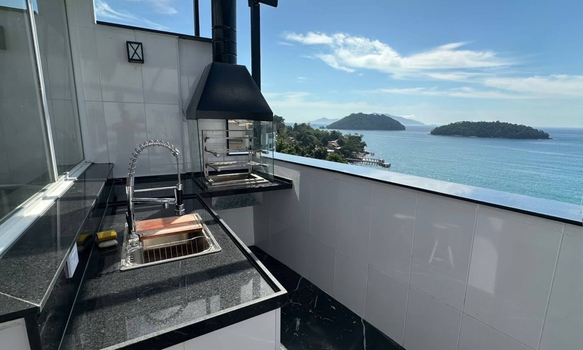 Conceicao de Jacarei Apartment | Duplex penthouse in the Porto Real condominium.