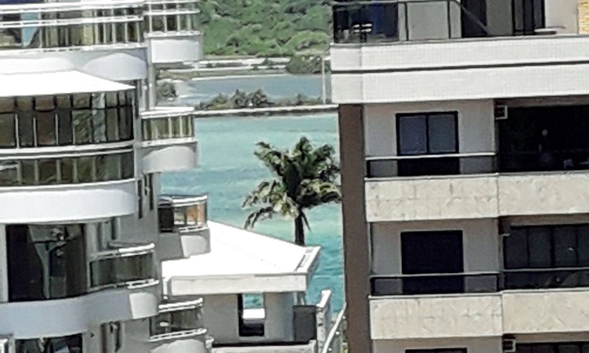 Cabo Frio Apartment | Duplex penthouse with 4 bedrooms, 2 parking spaces, 150 meters from Praia do Forte beach.