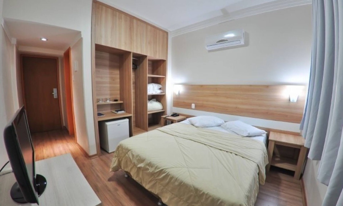 Centro Hotel | Elegant Couple Retreat Close to Gare Park & Downtown Passo Fundo