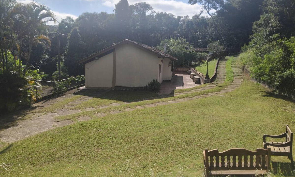 Vila Machado Cottage | Entire single-story house embraced by nature in the Serra da Cantareira mountains.