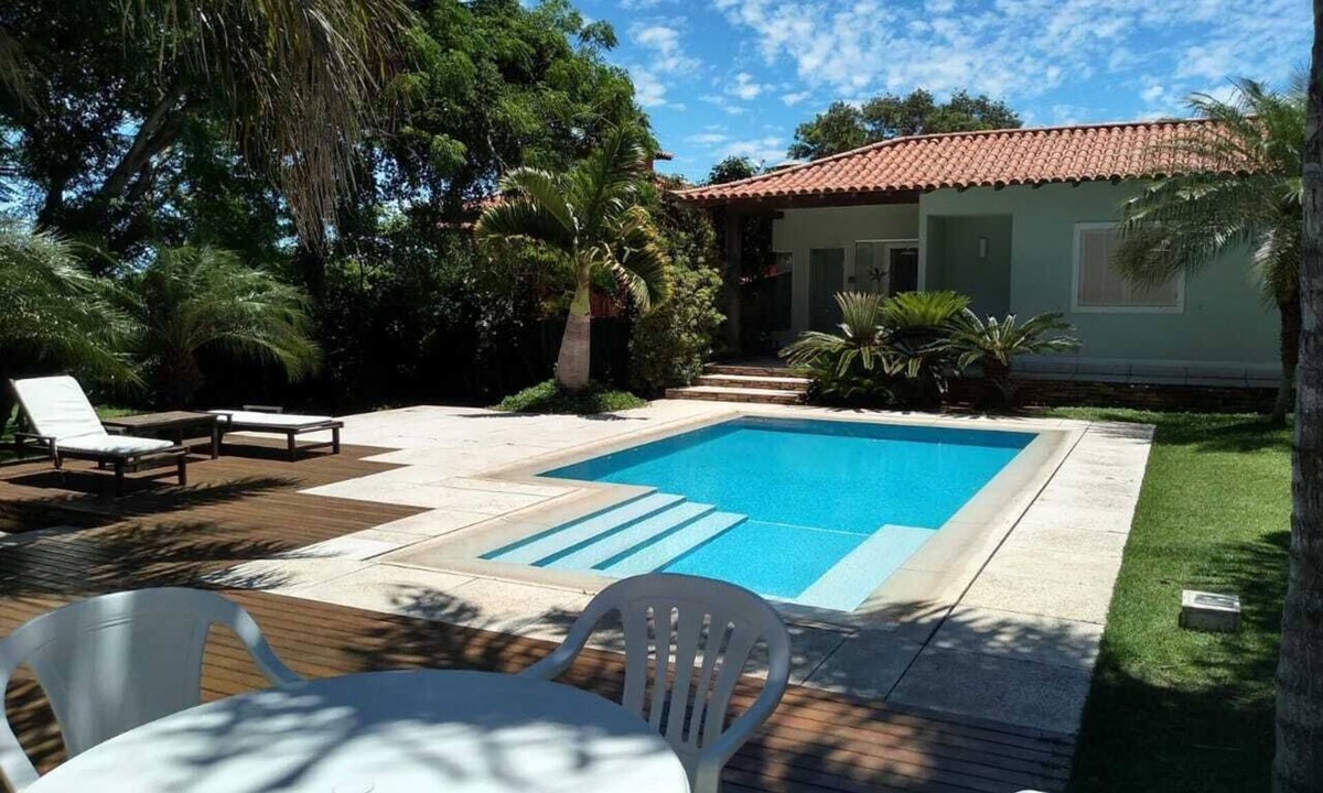 Manguinhos House | Excellent beach house with pool, barbecue, pizza oven and sauna.