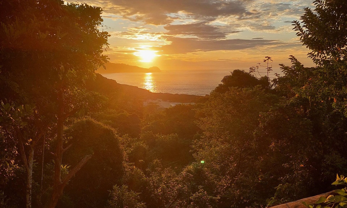 Trindade House | Exclusive chalet with sea and mountain views, just meters from the beach.