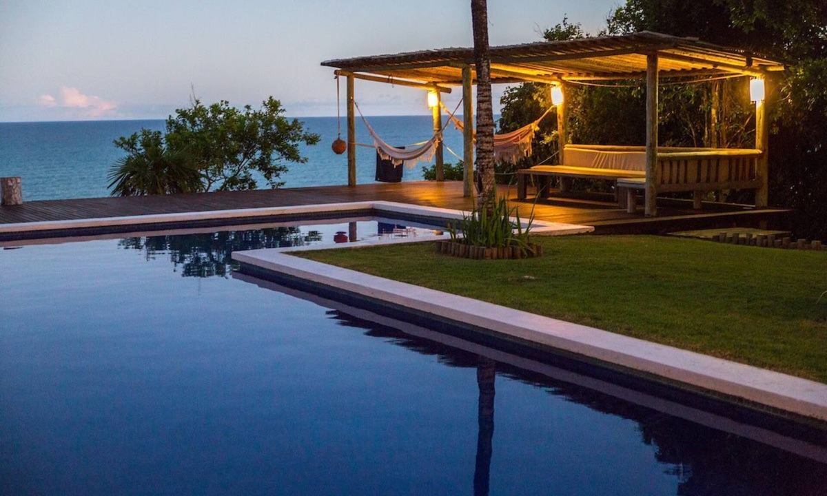 Arraial d'Ajuda House | Exclusive house in Arraial d'Ajuda: 7 bedrooms, sea view and modern rustic design.