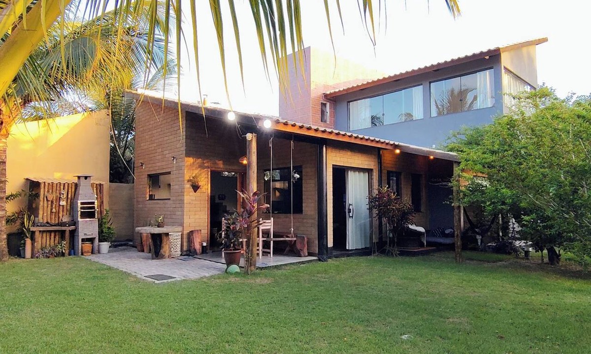 Vera Cruz House | Feet in the Sand and Tranquility: The Perfect Secret Retreat on Calado Beach.