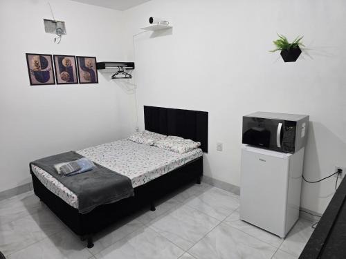 Aparecida de Goiania Apartment | Flat 04 com lavanderia na entrada e feira as domingo e quartas
