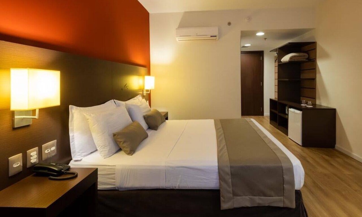 Sao Paulo Hotel | Free Breakfast | Superior Room for Couples | 0.8 mi to Barra Funda Station