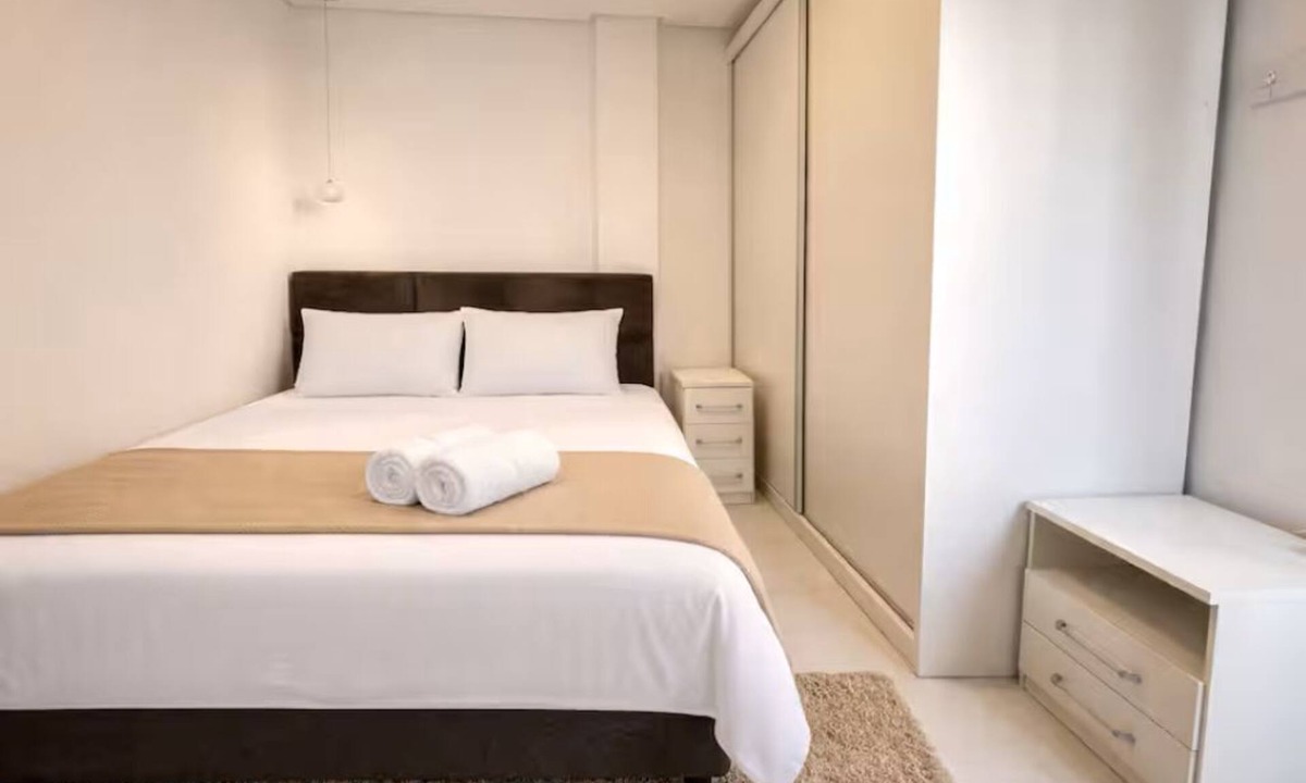 Andorinha Apartment | Fully furnished apartment in Meia Praia – Easy access and garage.