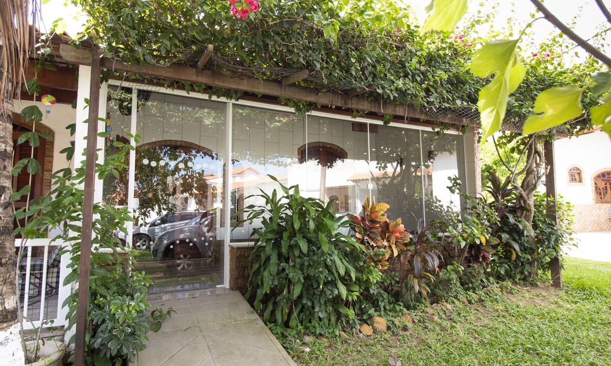 Iguaba Grande House | House 107 - A place for happy people! He comes!