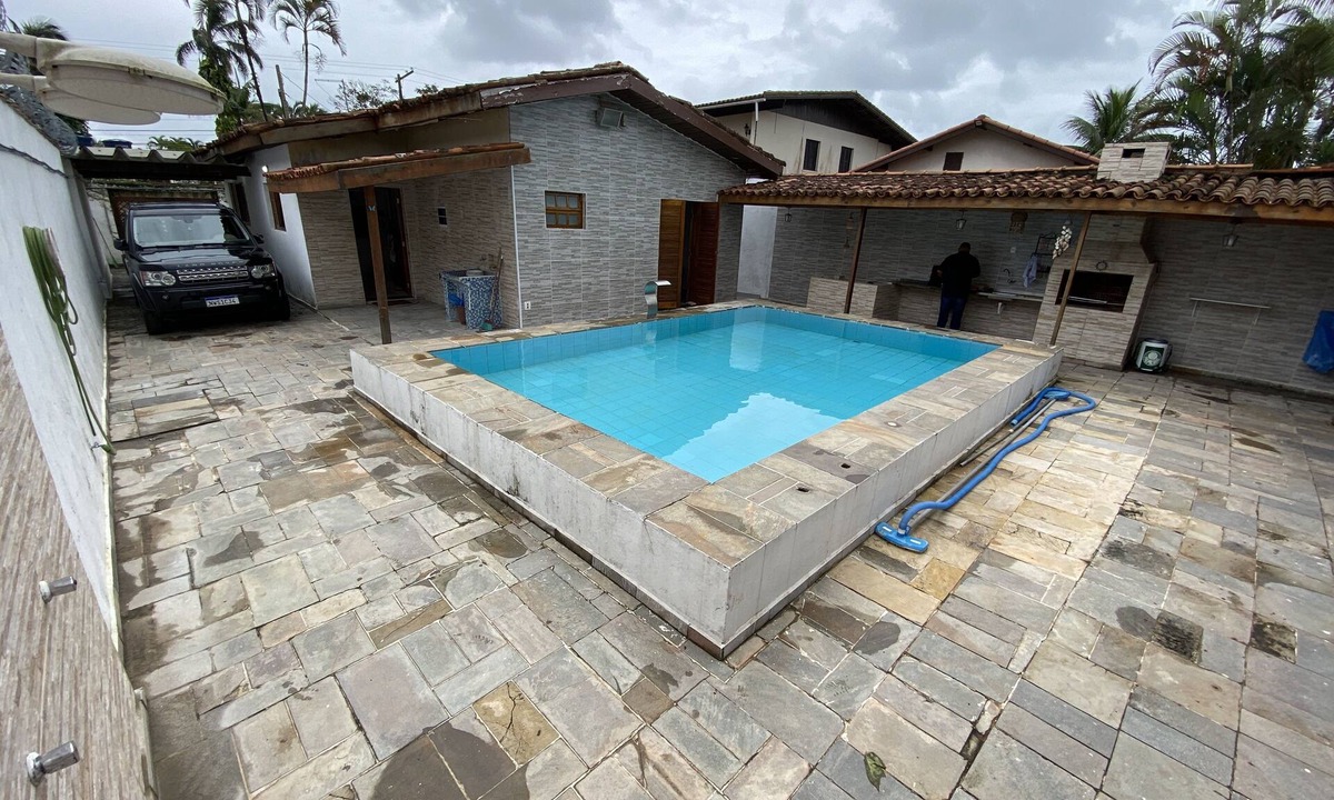 Balneario Praia do Pernambuco House | House for 10 guests, 300 meters from the beach in Guarujá-SP.