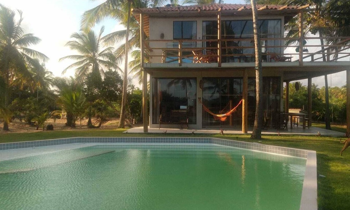 Belmonte Ski Chalet | HOUSE IN FRONT OF MOGIQUIÇABA BEACH