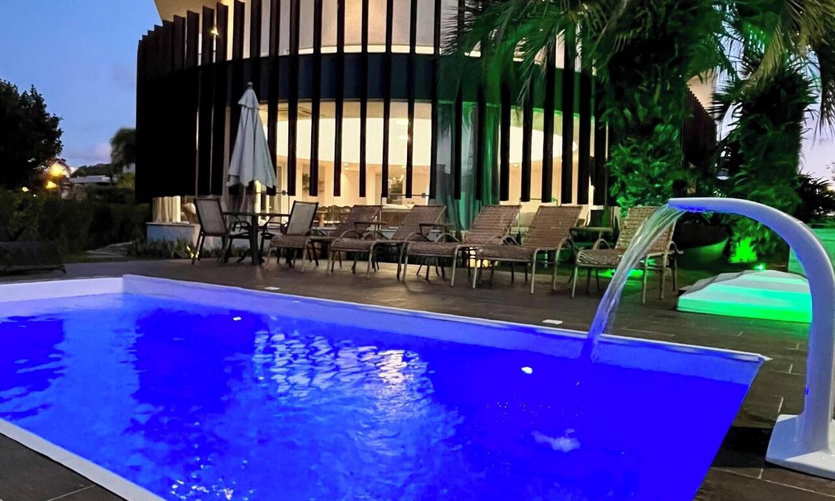 Jurere House | House in Jurerê In with 5 suites, heated pool, elevator for families.