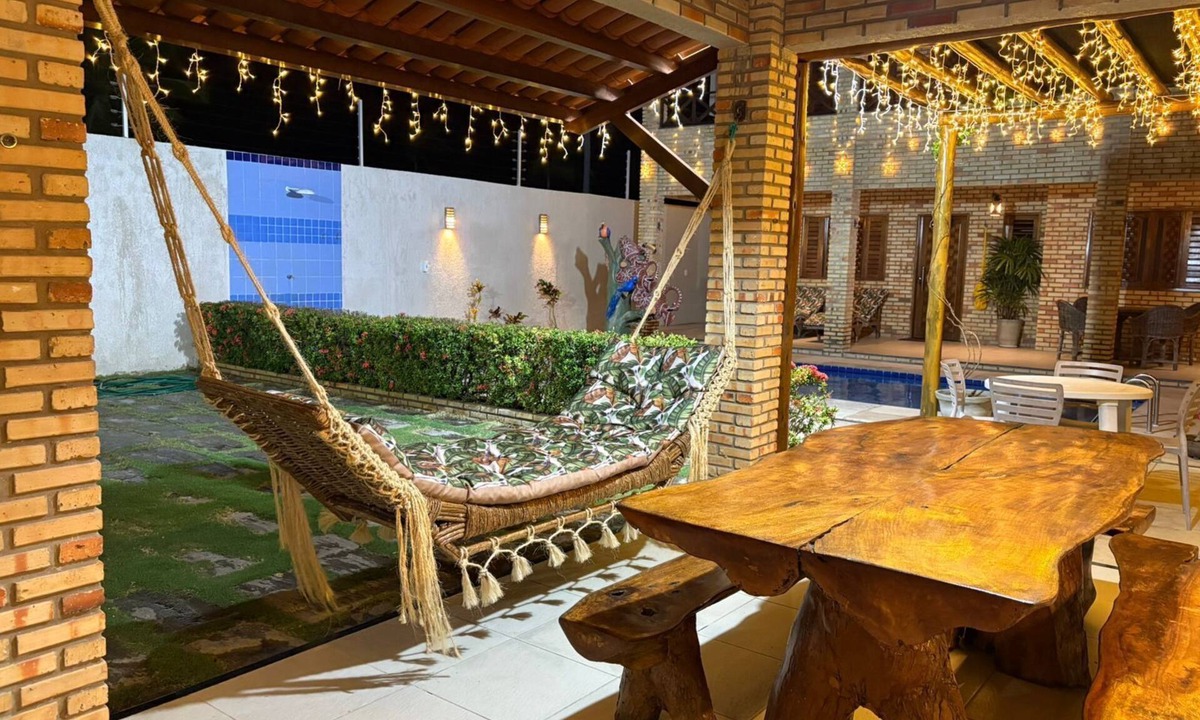 Beberibe House | House of the Four Seasons, overlooking the Morro Branco Lighthouse.