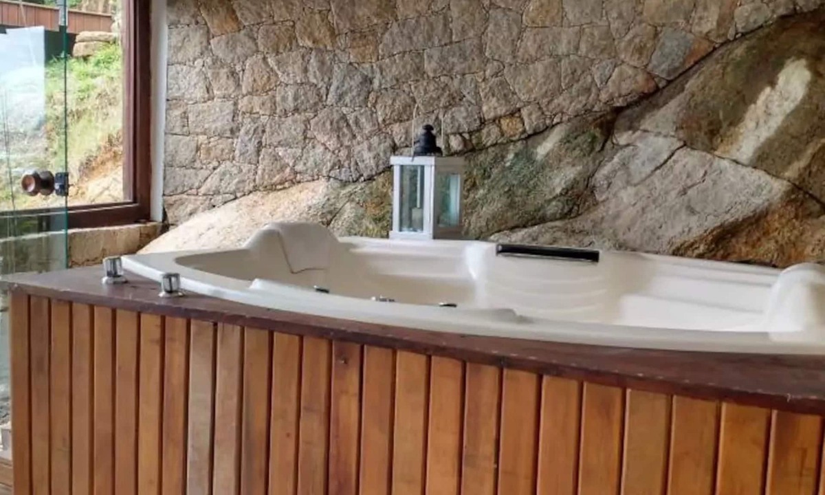 Centro House | House with 360º views of the forest and the sea. Quiet place, close to the center.