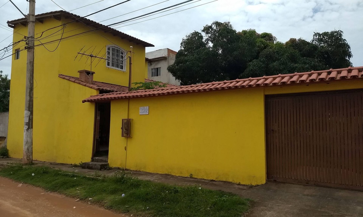Recanto da Sereia House | House with Colonial-Style Veranda - lawn area