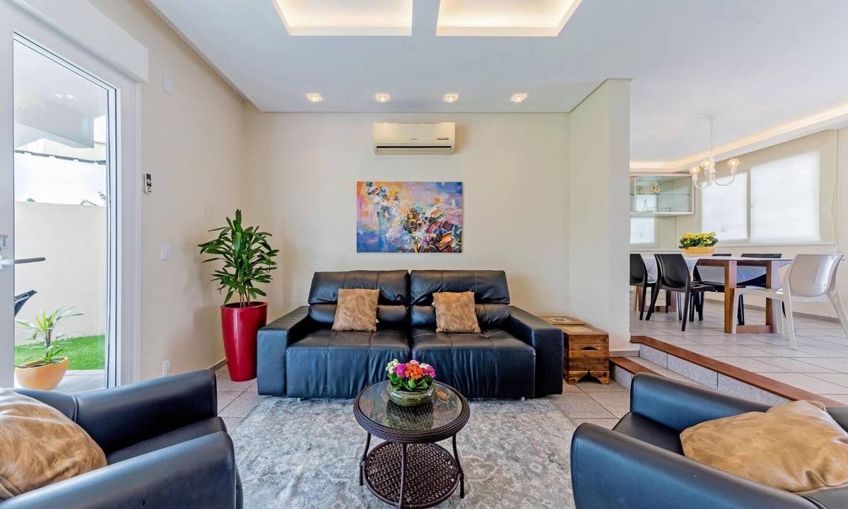 Daniela House | House with heated pool, beachfront on Daniela Beach in Pontal de Jurerê.