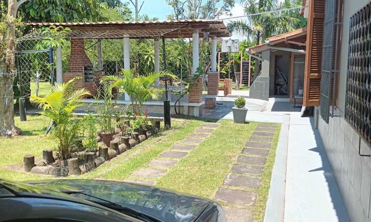Peruibe House | House with large lawned yard, barbecue area. Ideal for children and pets.