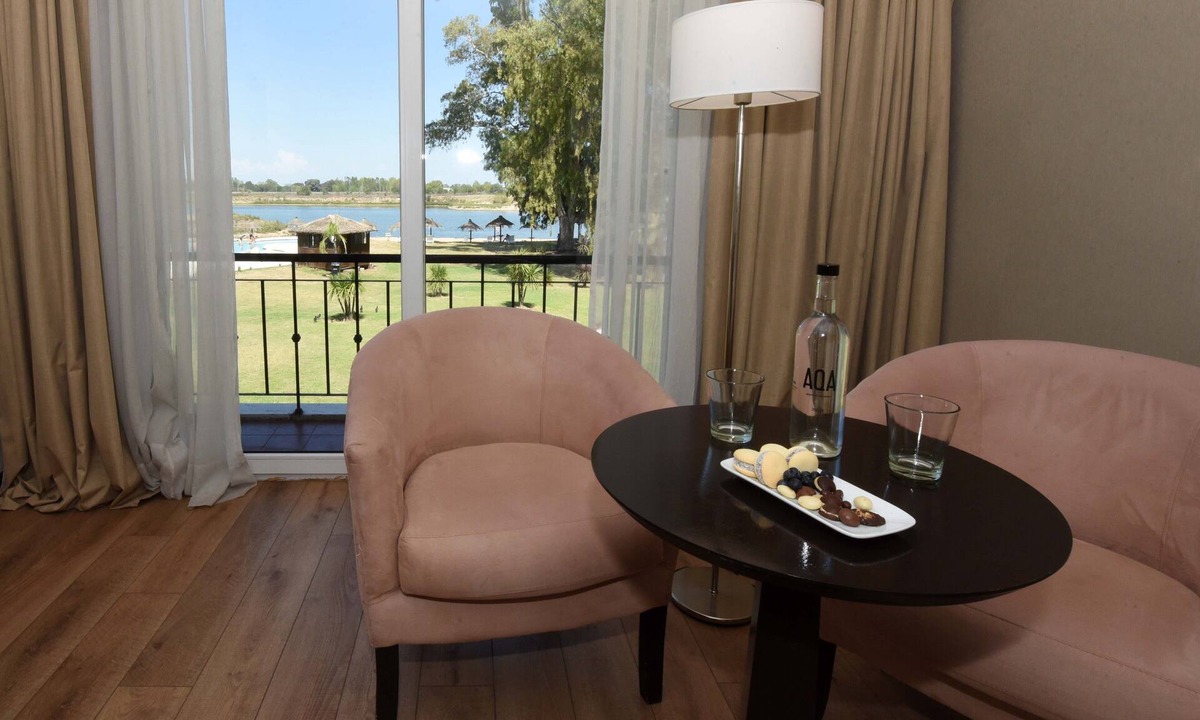 Tristan Suarez Hotel | Howard Johnson by Wyndham Ezeiza Convention Center