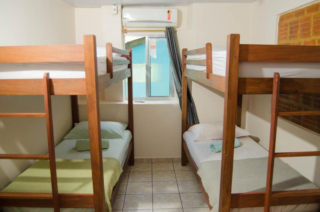 Vila dos Remedios Hostel | Ilha Hostel