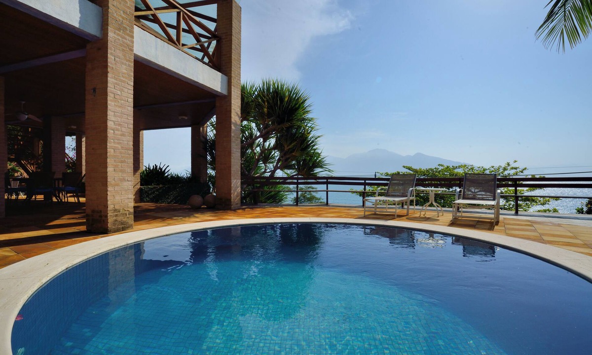 Armacao House | Ilhabela with a privileged view of the sea.