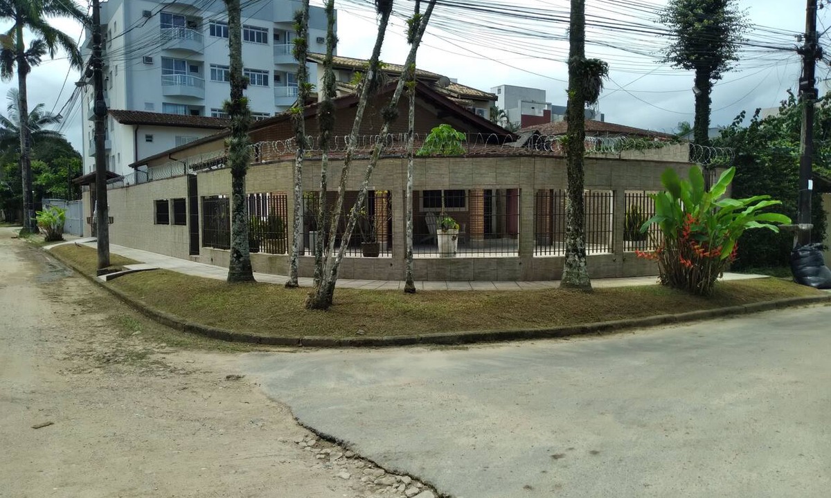 Itagua House | Large and spacious house to welcome your family! Close to the beaches and the city center!