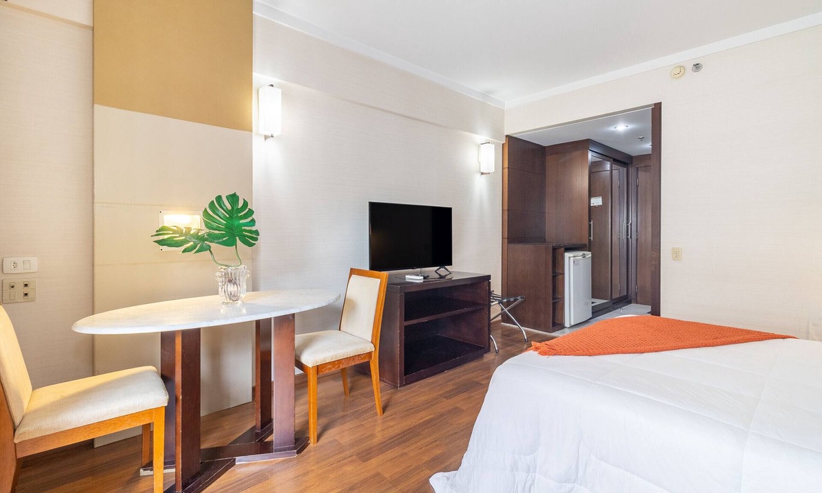 Paraiso Apartment | LEONCIO 706