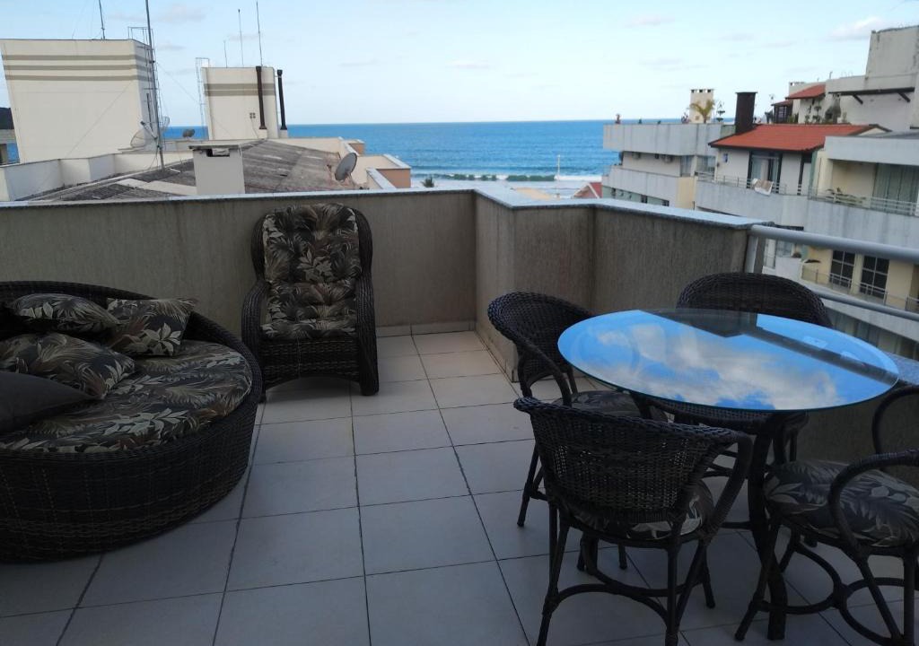 Bombas Apartment | Linda cobertura COMPARTILHADA, vista do mar, a 100 mt- praia de bombas SC