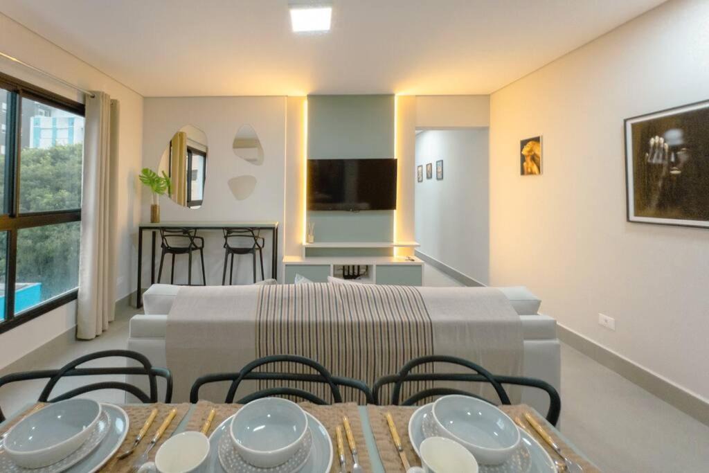 Zona 01 Apartment | Lindo Moderno e Central TV102
