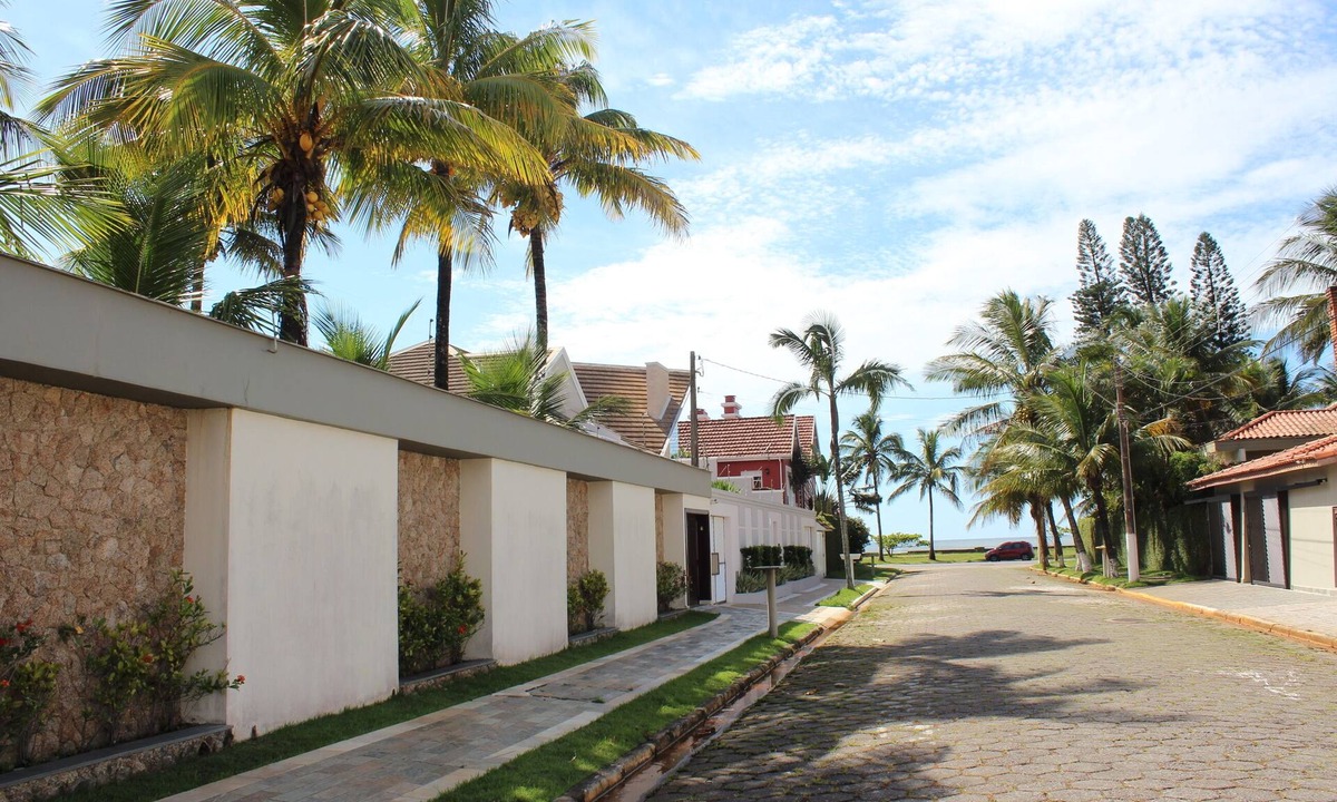 Parque Oasis House | Located 30 meters from the beach, this property features 8 bedrooms, including 5 suites, and a swimming pool.