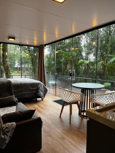 Canela Ski Chalet | Lofts a 2km da Catedral, Pet Friendly, Wi-fi 1gb, Ar condicionado