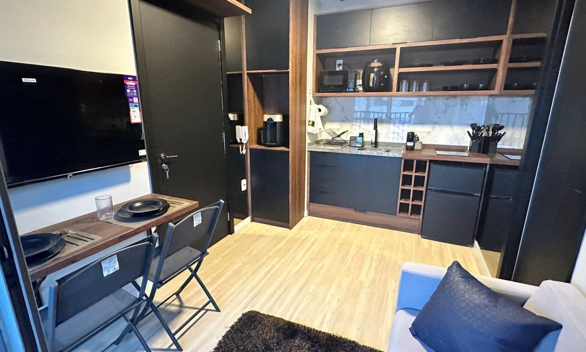 Pinheiros Apartment | Luxurious 1-bedroom apartment in Pinheiros. AC, gym, pool, prime location
