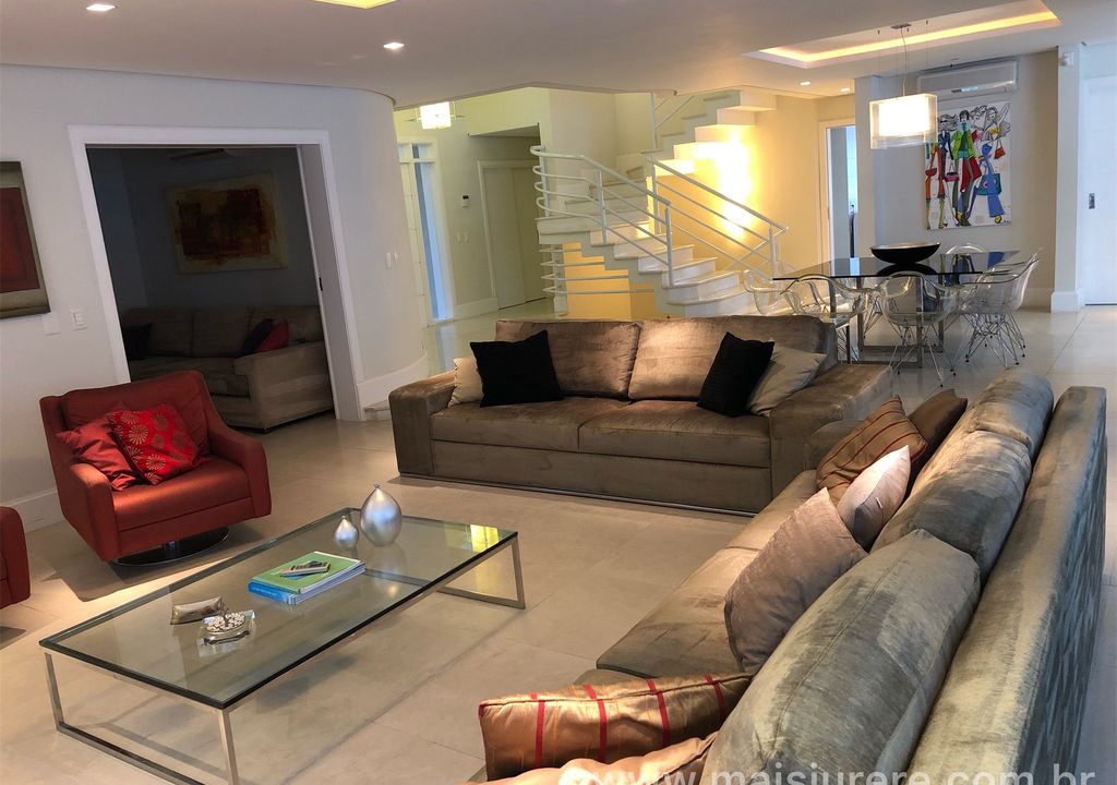 Jurere Internacional House | Luxurious villa with 6 suites in Jurerê Internacional Your Carnival is here !!