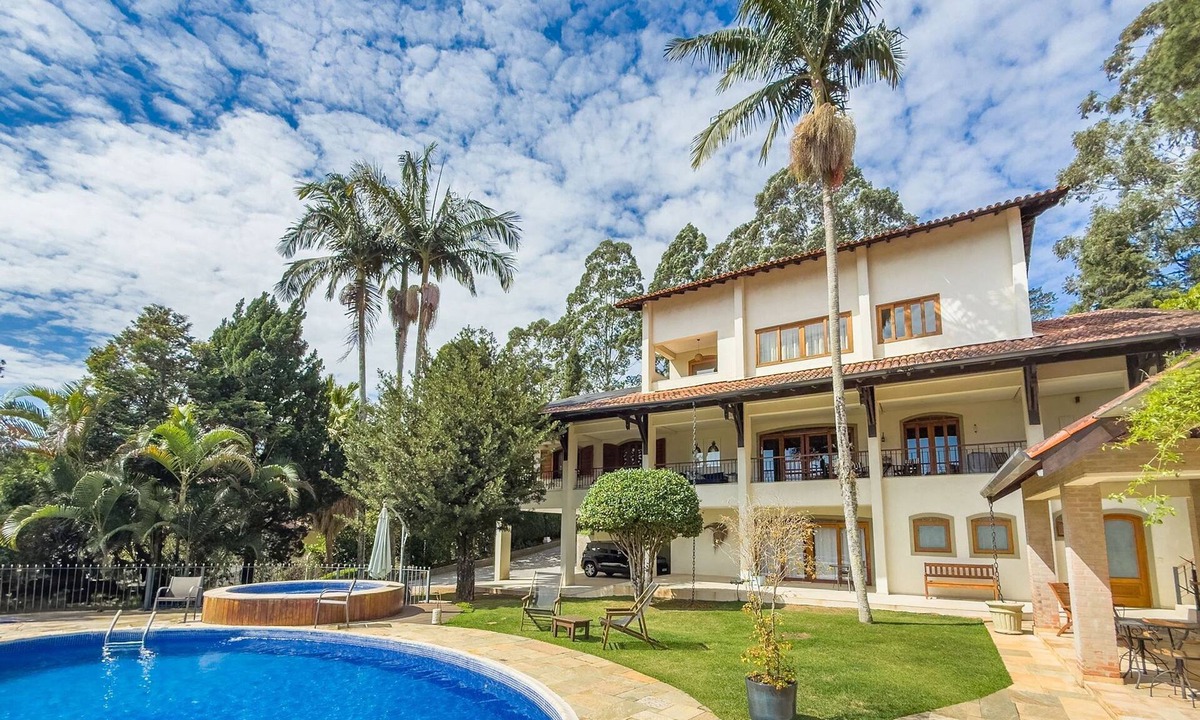 Carapicuiba Villa | Luxury Home w/Pool, Sauna & Soccer Field