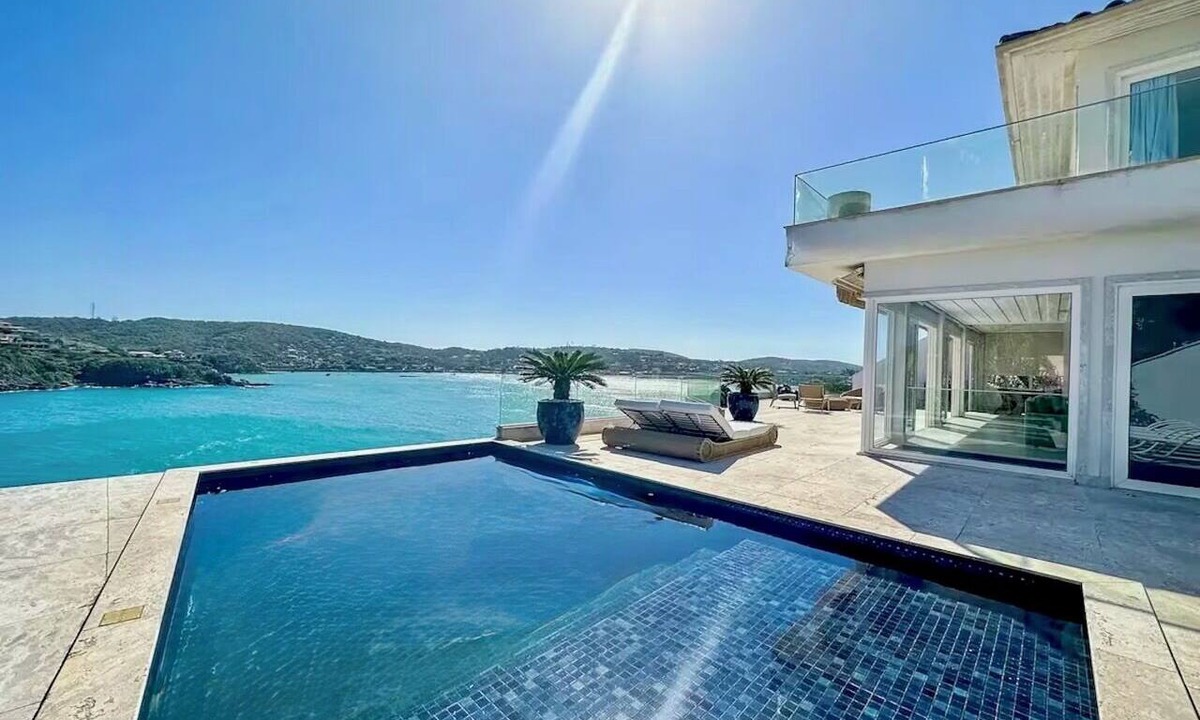 Buzios Villa | Luxury Oceanfront Villa Ferradura, Búzios 5 Suites Infinity Pool & Privacy