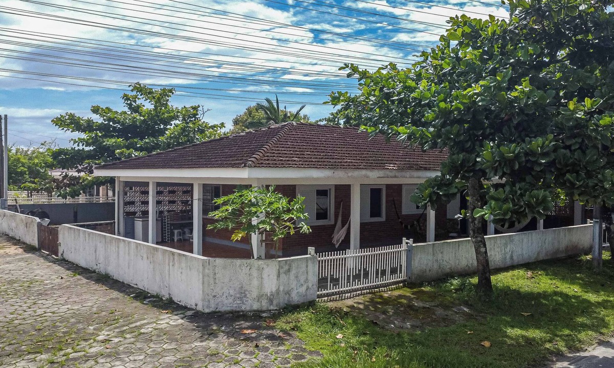 Pontal do Parana House | Memora Guesthouse - House two blocks from the beach and 15 minutes from Ilha do Mel (Honey Island).