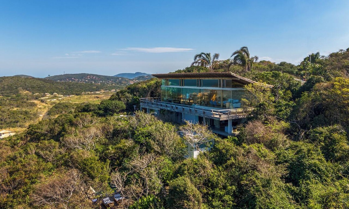 Brava House | Modern House w Grand View, Immersed in Nature