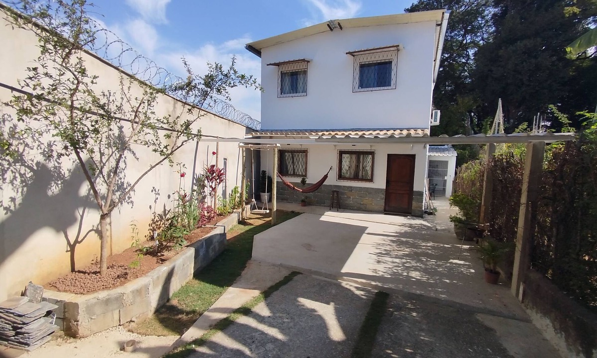 Parque Xangri-La 1a Secao House | Modern house with a country feel.