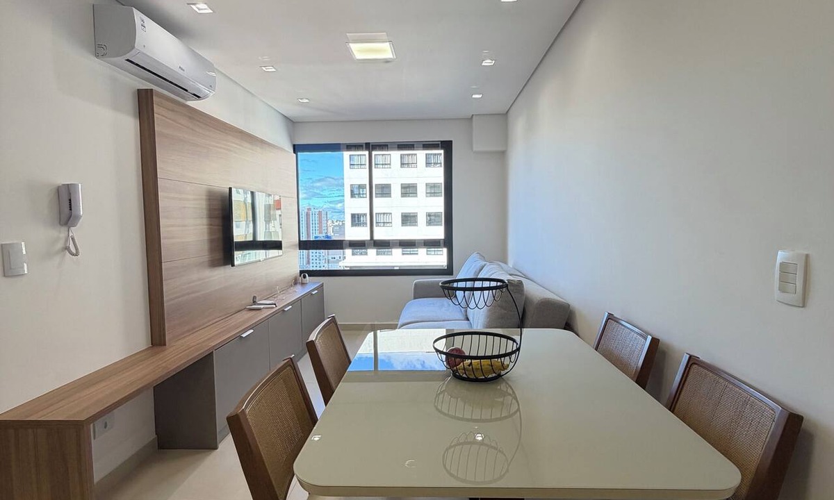 Matriz Apartment | Modern studio apartment in the city center with air conditioning, garage, swimming pool, and gym.