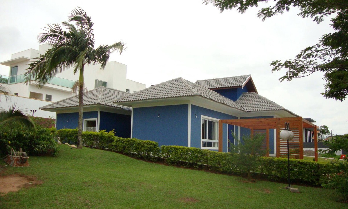 Paranapanema House | My Little House Azul at the Riviera de Santa Cristina XIII Dam