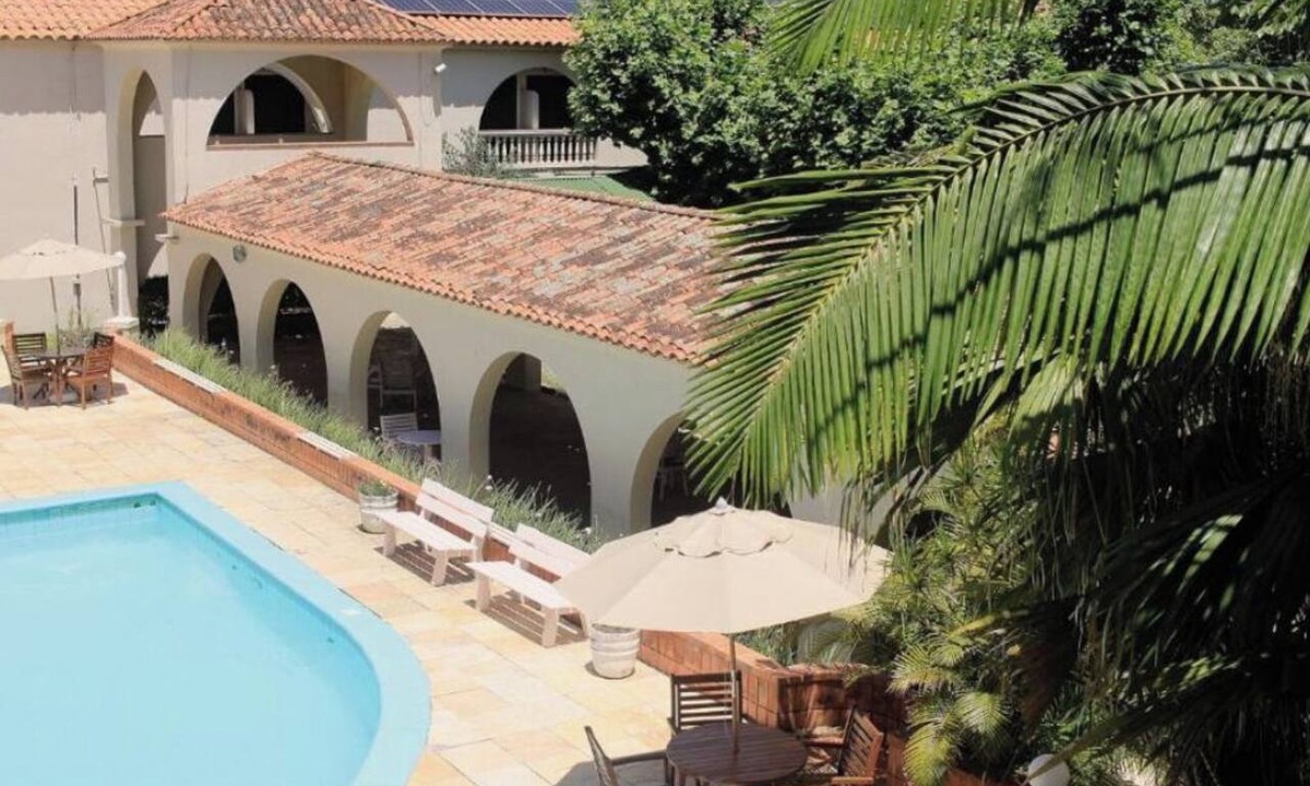 Cassino Hotel | Peaceful Room with Modern Comforts Near Tamandare Square - 2.1 miles