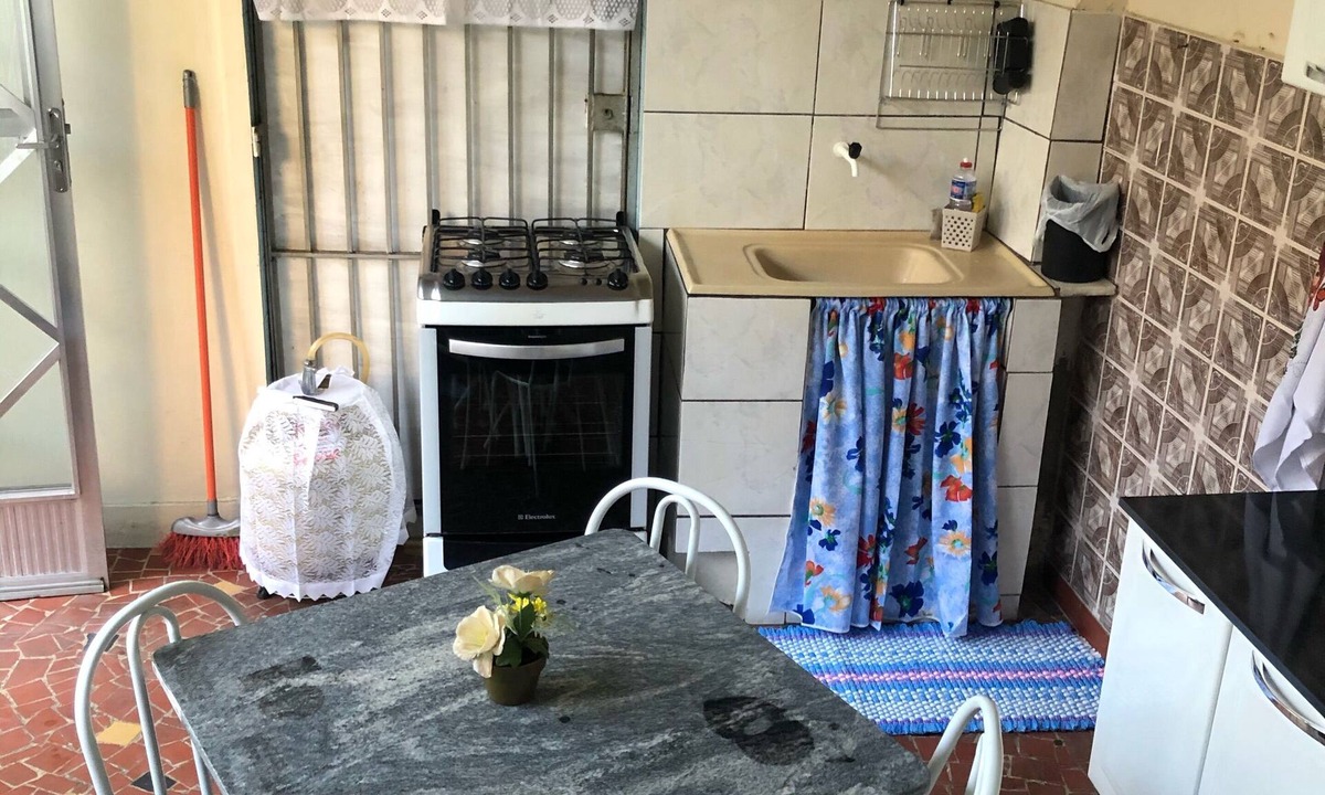 Penha House | Penha house on a quiet street close to everything