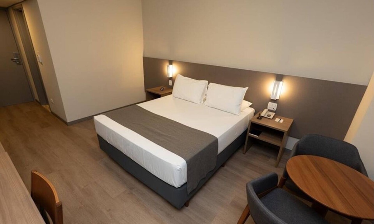Umuarama Hotel | Pet-Friendly Room for Couple | Access to Outdoor Pool | Close to Restaurants