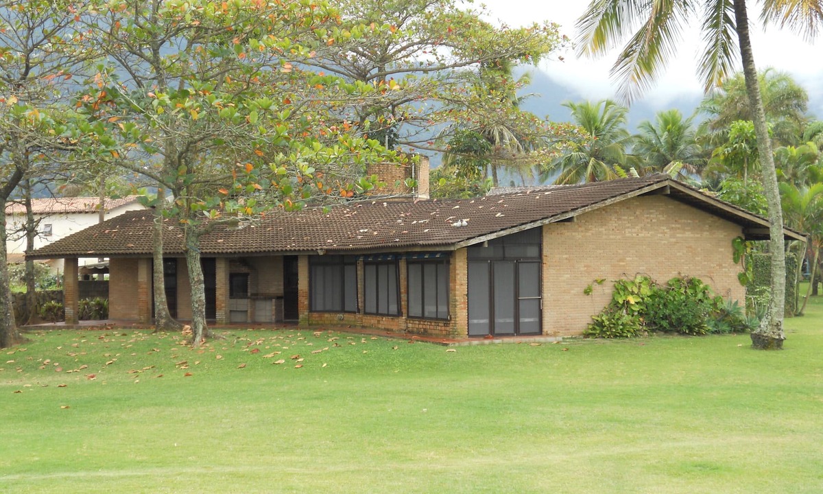 Guaeca House | Pleasant beachfront house on Guaecá beach, São Sebastião, SP