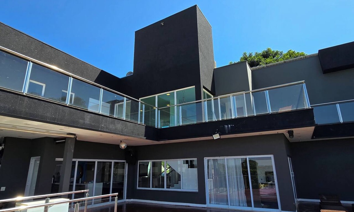 Paranapanema House | Premium Mansion in Riviera de Santa Cristina XIII | Sophistication and Leisure