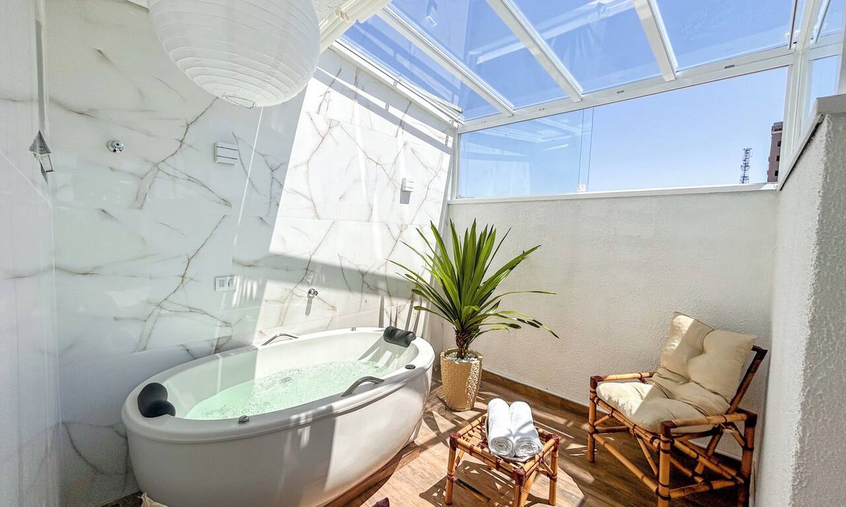 Zona Leste Apartment | Private jacuzzi next to the subway.