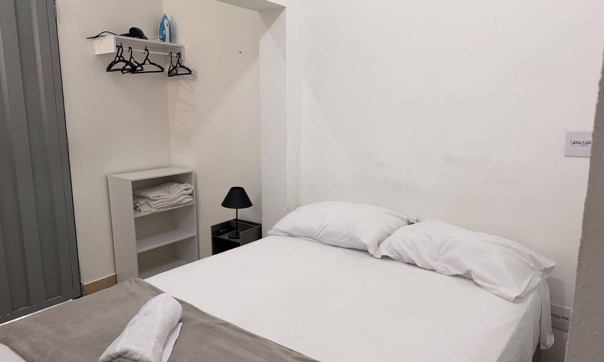 Camargos Apartment | Private studio with TV and private bathroom.