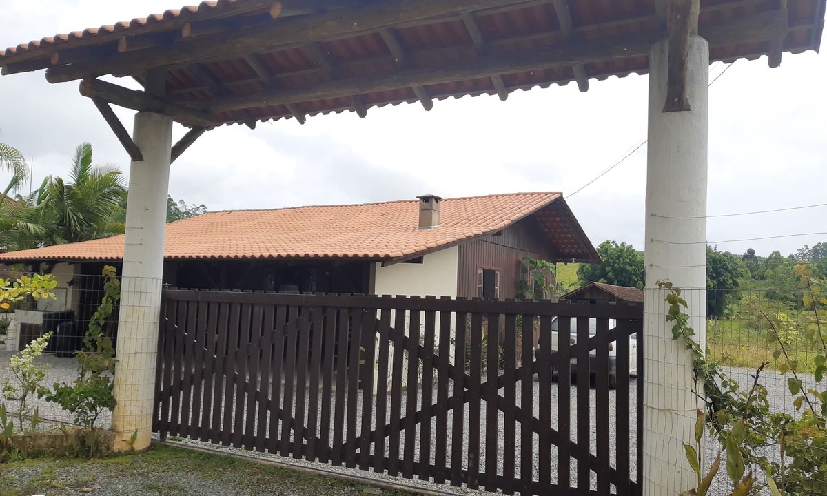 Picarras House | Property in Balneário Piçarras, SC for rent.